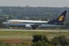 Jet_Airways_VT-JFL_at_Bangalore,_Sept_2015