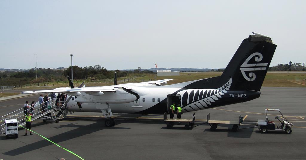 航空機・ヘリコプター BOMBARDIER DASH 8 Q300 AIR NEW ZEALAND 航空機・ヘリコプター BOMBARDIER DASH 8 Q300 AIR NEW ZEALAND