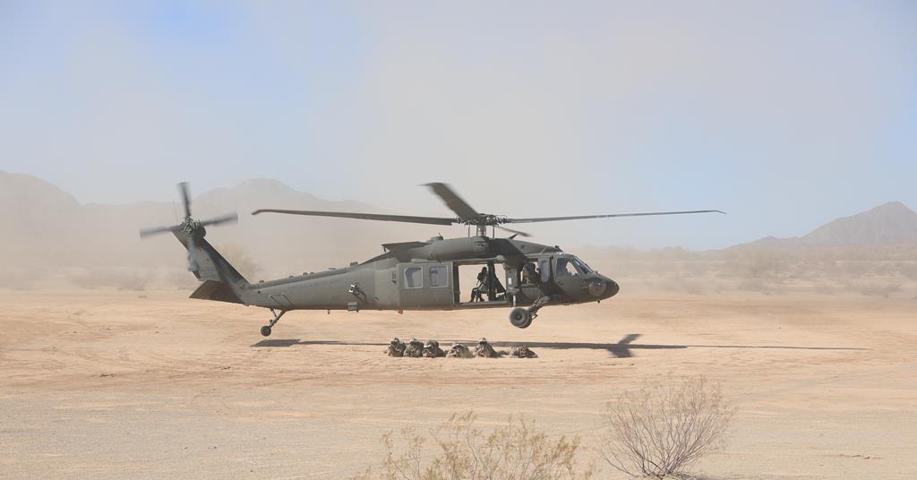 US Army demos UH-60 air assault with soldiers wearing AR goggles | News ...