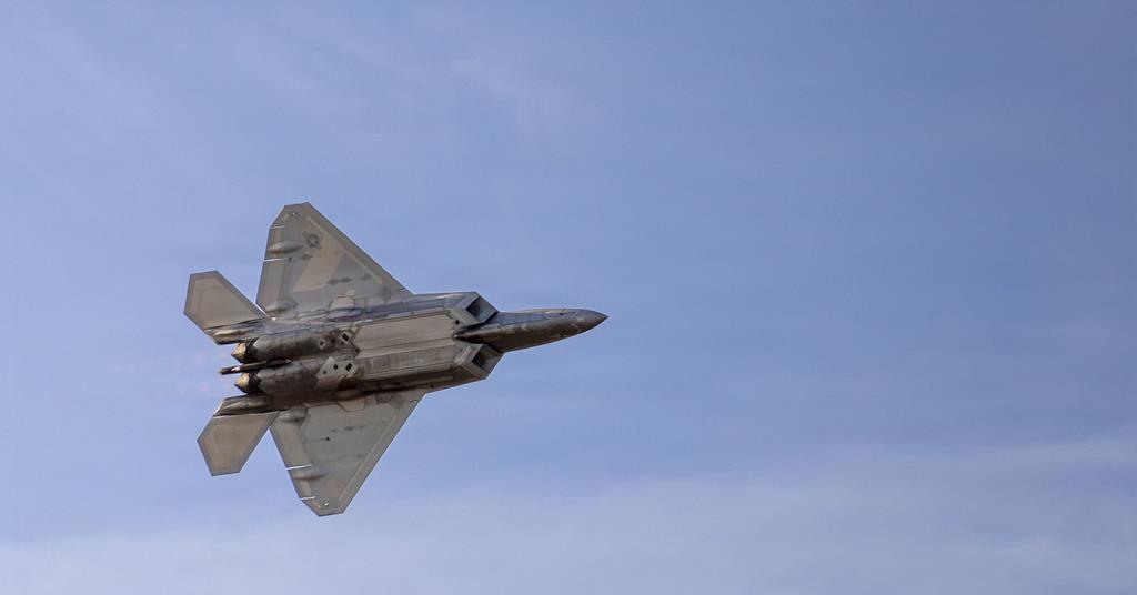 F-22 Raptor controls unmanned MQ-20 Avenger in US Air Force manned ...
