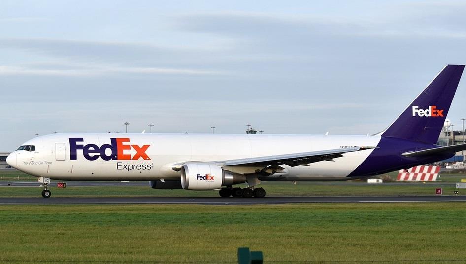 FedEx 767-300ER freighter lands with nose-gear retracted at Istanbul ...