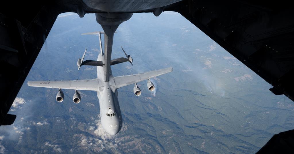 USAF tests reverse flow air refuelling using C-5M to top off KC-10 | News |  Flight Global