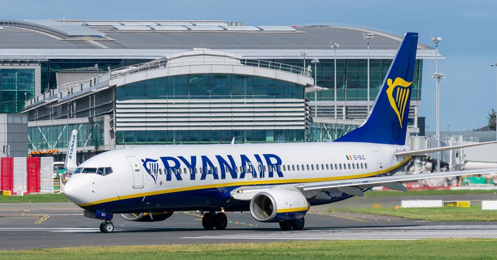 Lalu lintas bulanan Ryanair turun ke level terendah sejak Juli saat Omicron menggigit |  Berita