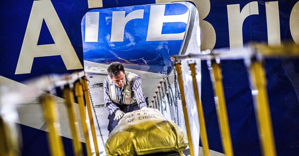 Pertumbuhan kargo udara melambat pada bulan November di