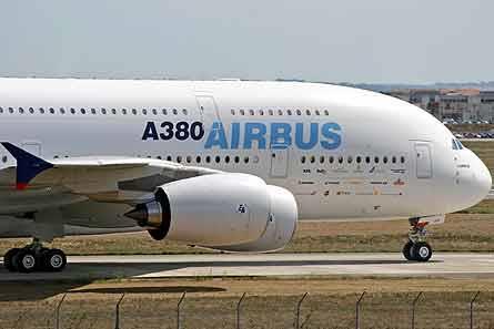 Pictures: Airbus A380 GP7200 test aircraft performs rejected take-off ...