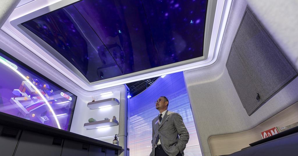 Boeing highlights the use of OLED technology panels in aircraft cabins