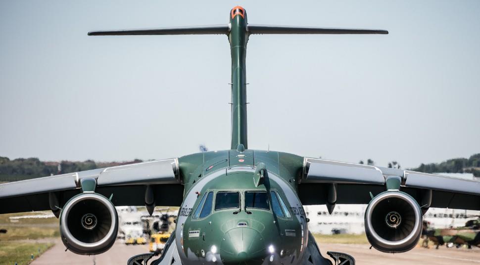 Defesa em Foco no LinkedIn: Embraer C-390 vence Hercules C-130J na