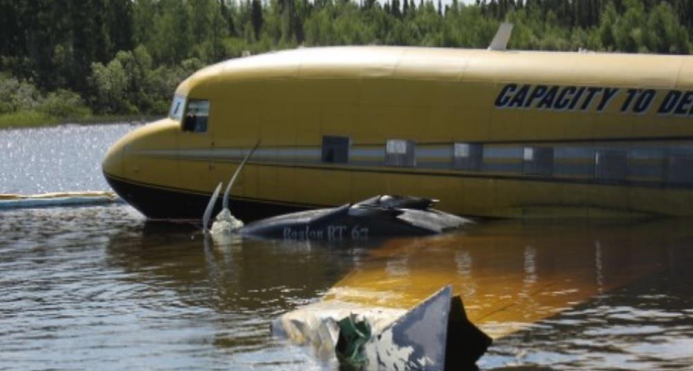 DC3 crashed after accidental lever nudge cut fuel to engines News