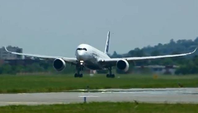 A350 completes 4h maiden flight | News | Flight Global