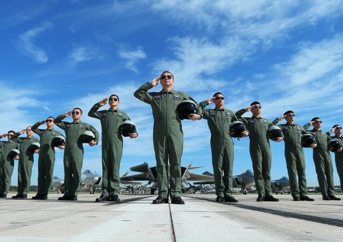 Former USAF fighter pilot arrested for training Chinese aviators