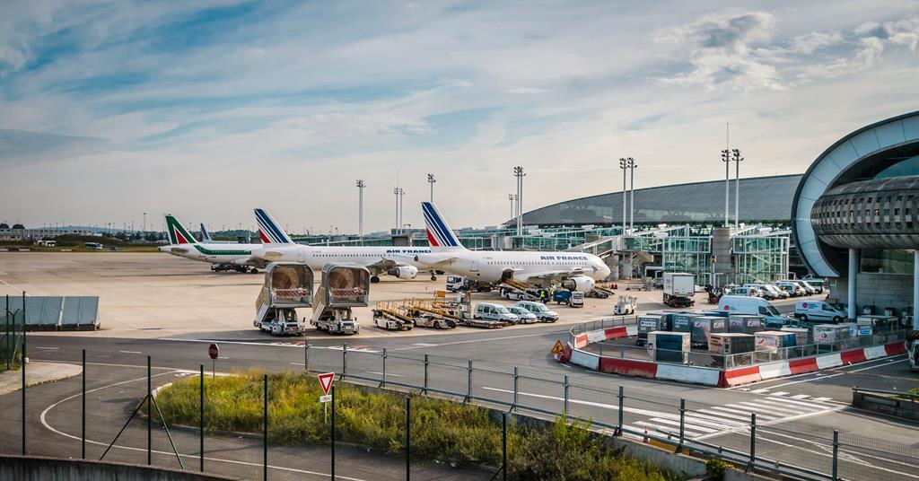 Charles de Gaulle: Plans for huge new airport terminal in Paris scrapped -  BBC News