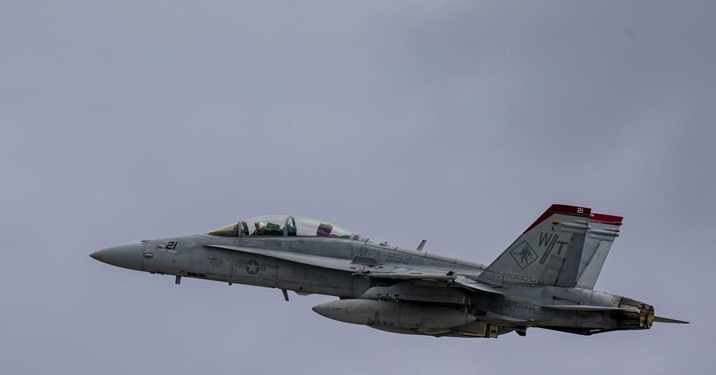 【未開封】F/A-18 Hornet 3.0 My first Flight Game: F/A-18 Hornet 3.0 - YouTube