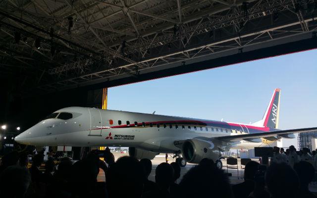 PICTURE: Mitsubishi Aircraft rolls out first MRJ | News | Flight Global