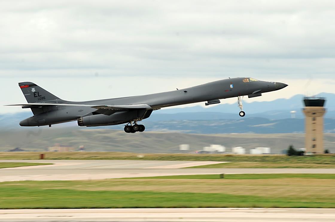 USAF Crew Ejects From B-1B In South Dakota Crash | News | Flight Global