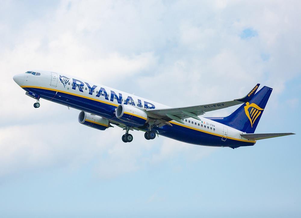 Ryanair to retrofit scimitar winglets on 737-800 fleet to cut fuel-burn ...