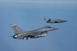 F-16C with XQ-58A c USMC