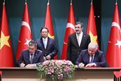 Under-the-witness-of-Vietnams-Prime-Minister-Pham-Minh-Chinh-and-Vice-President-of-Turkiye-Cevdet-Yilmaz-Vietnam-Airlines-and-Turkish-Airlines-signed-an-agreement-to-further-foster-coope