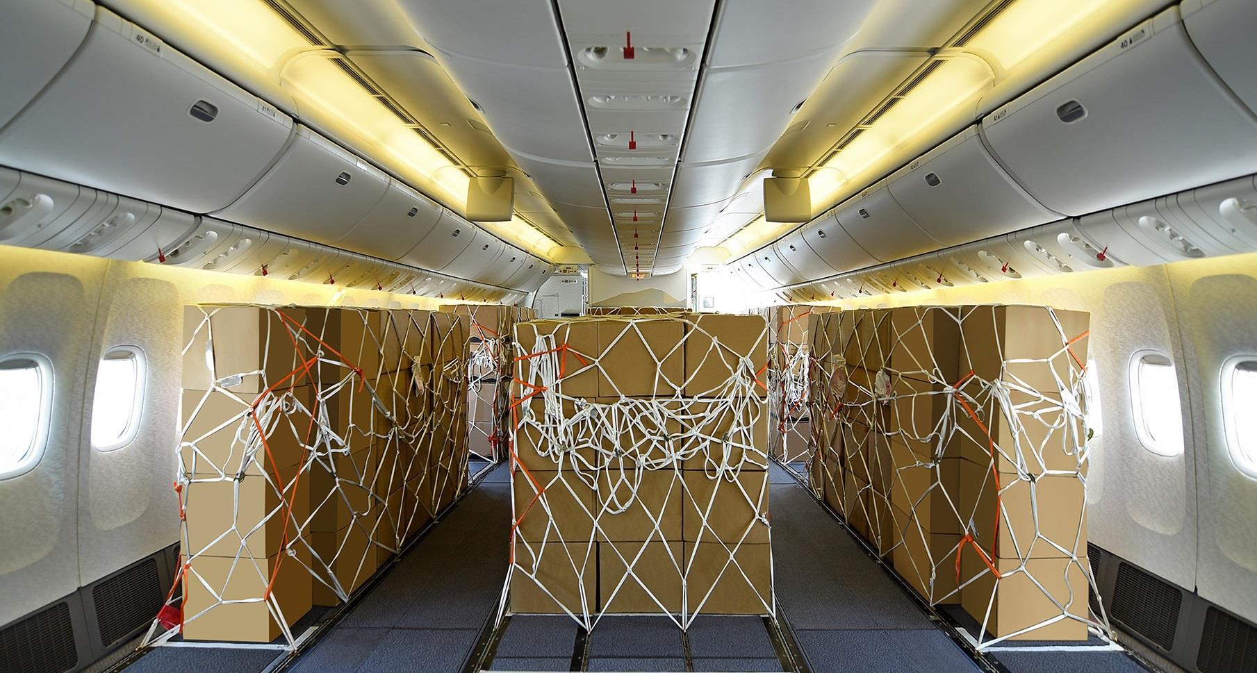 Emirates SkyCargo Valentine Rose Boeing 777 Cargo Freighter 1:200 Modellino 