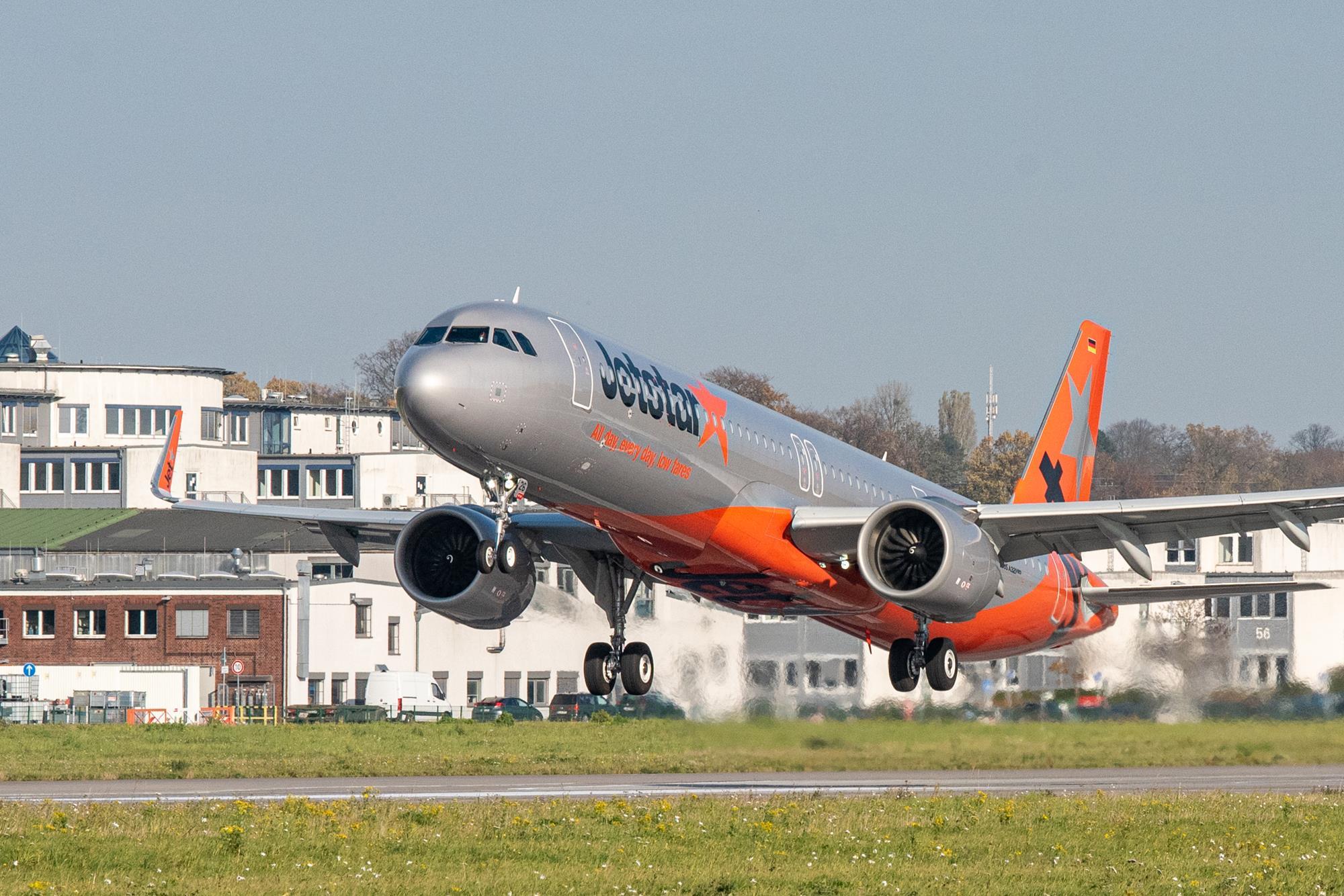Jetstar AIRBUS A321LR ストラップ Jetstar reveals new livery as first A321LR delivery looms