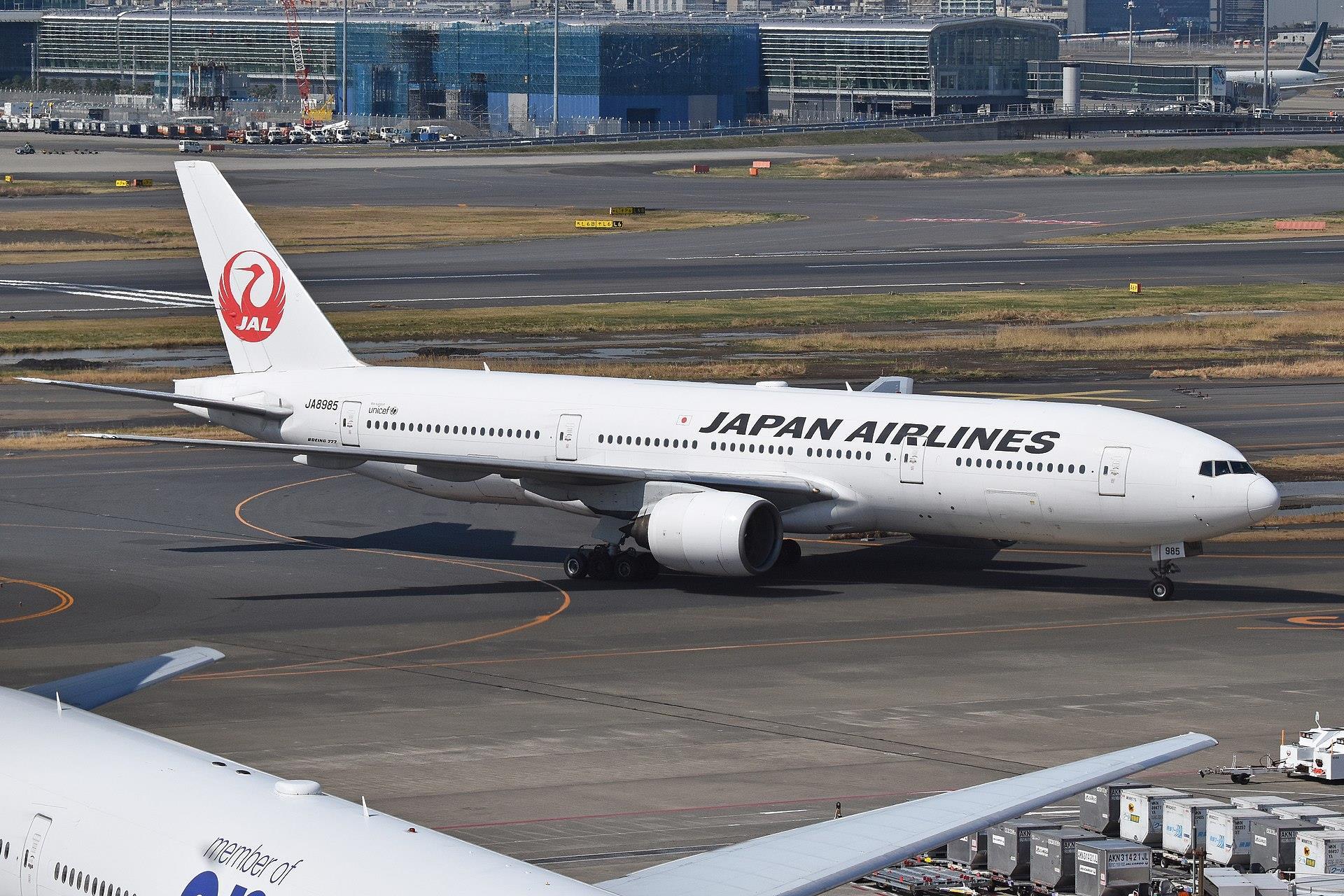 Japan grounds 31 PW4000-powered 777s after United incident