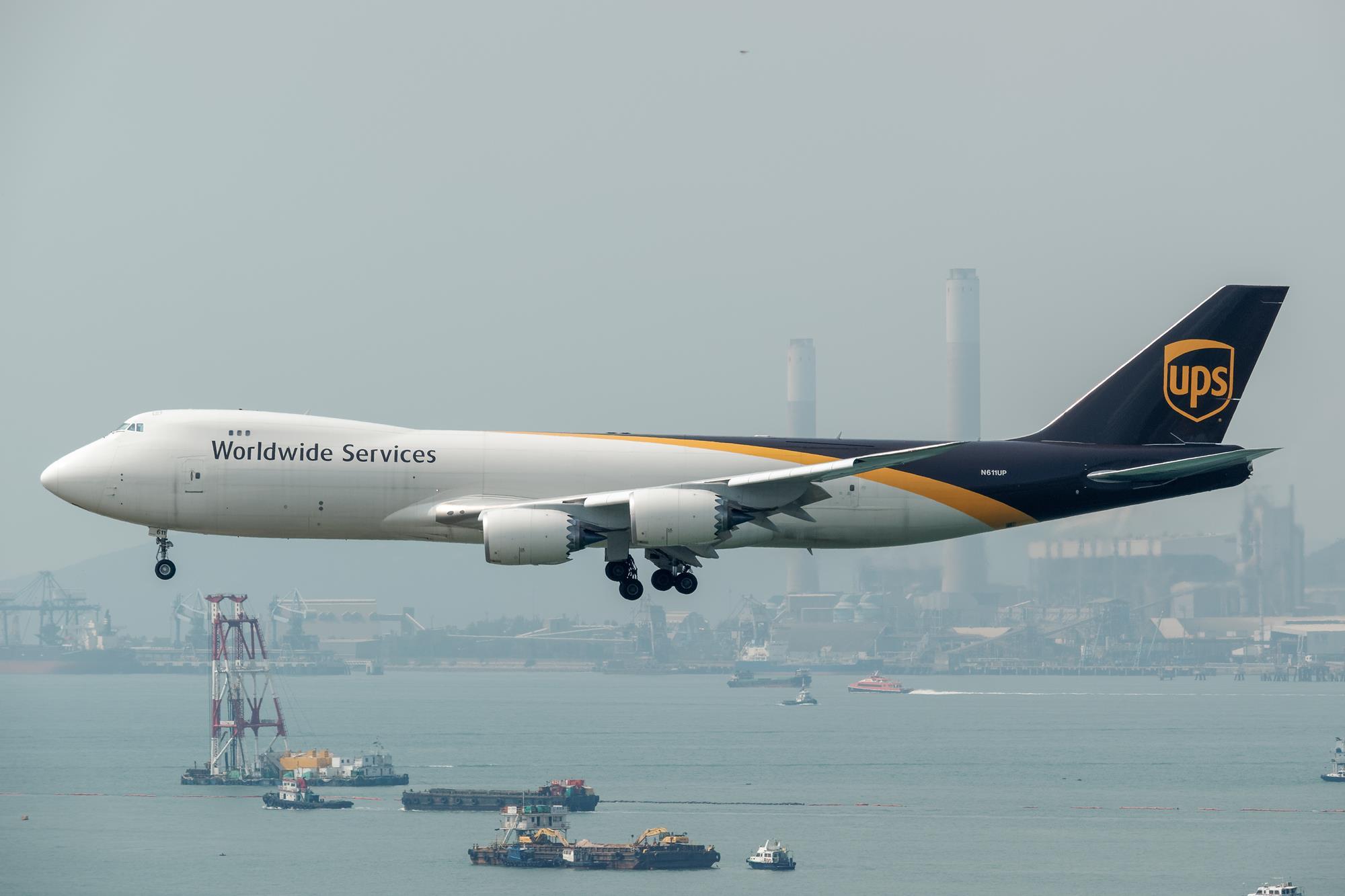 UPS 747-8F Arrival, Display, and Departure - EAA AirVenture