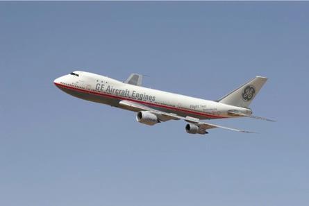 PICTURES: General Electric GEnx-2B makes maiden flight aboard 747