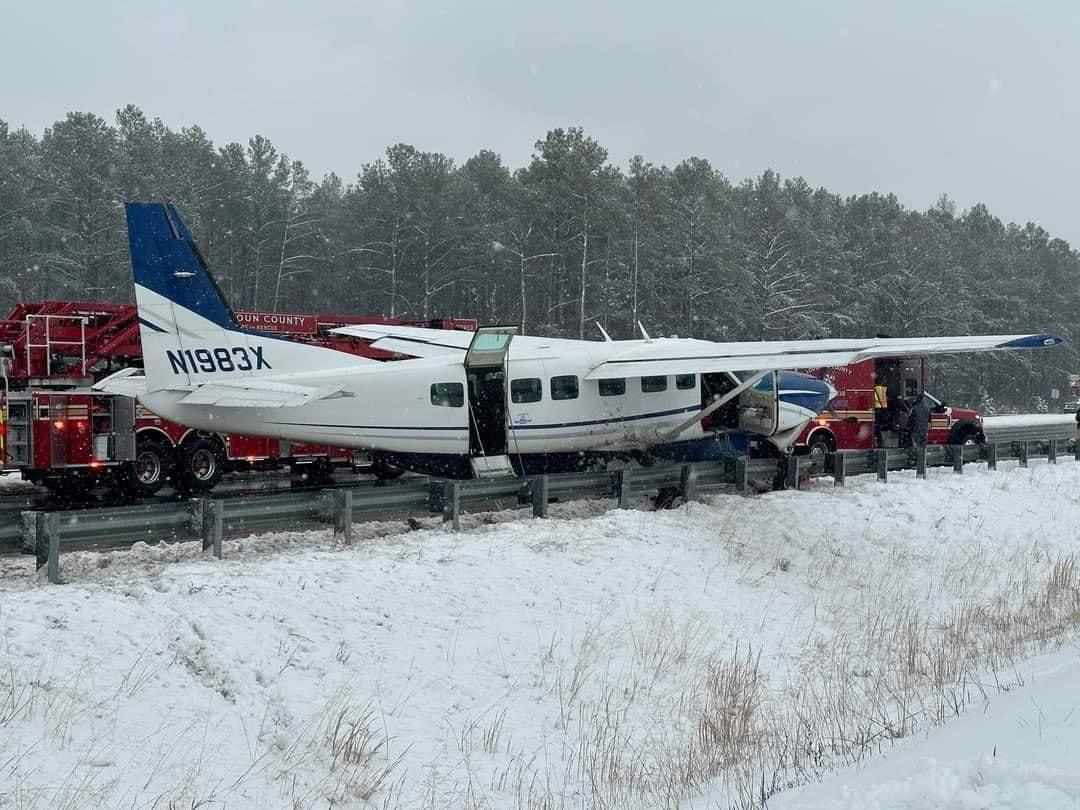 Southern Airways Grand Caravan makes emergency landing on Virginia highway | News | Flight Global Southern Airways Grand Caravan makes emergency landing on Virginia highway | News | Flight Global