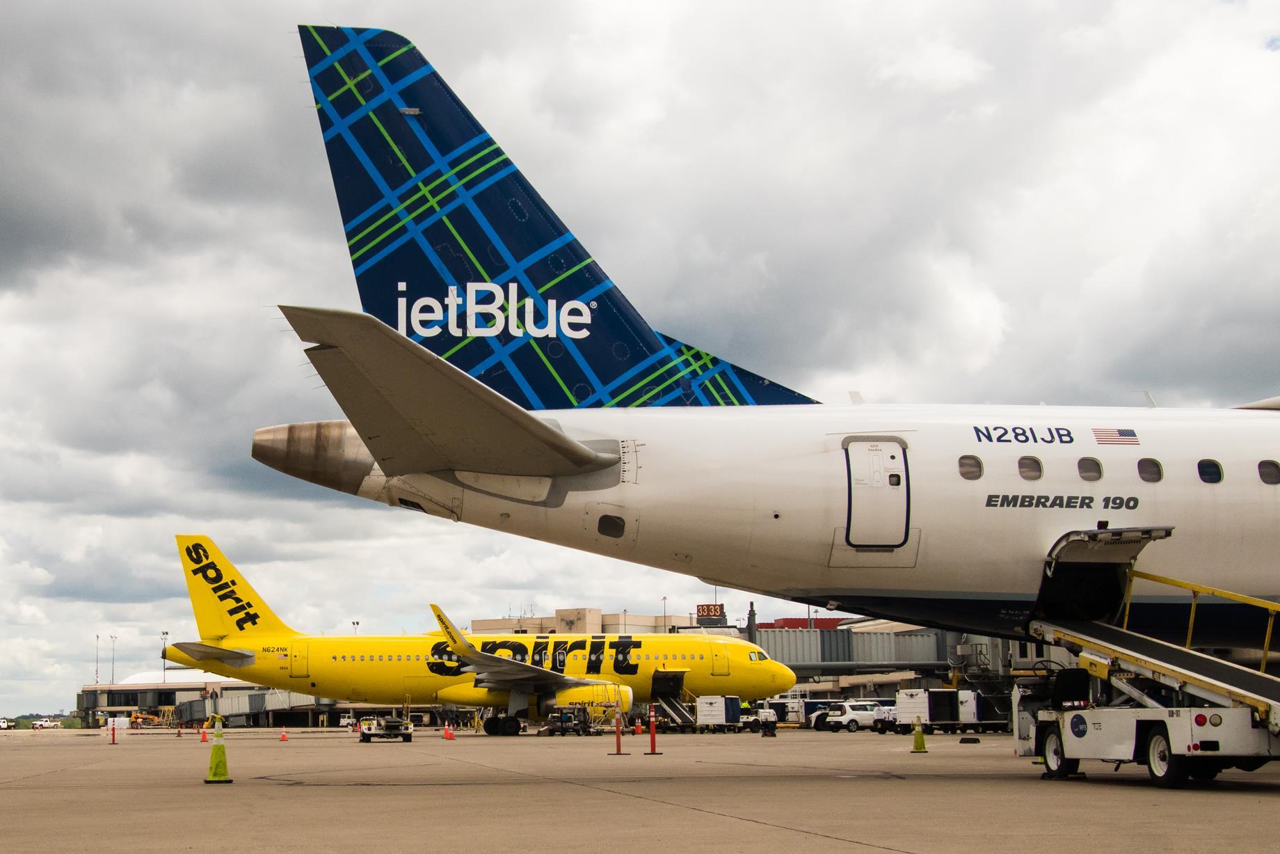 JetBlue's deal to acquire Spirit set expire in two days