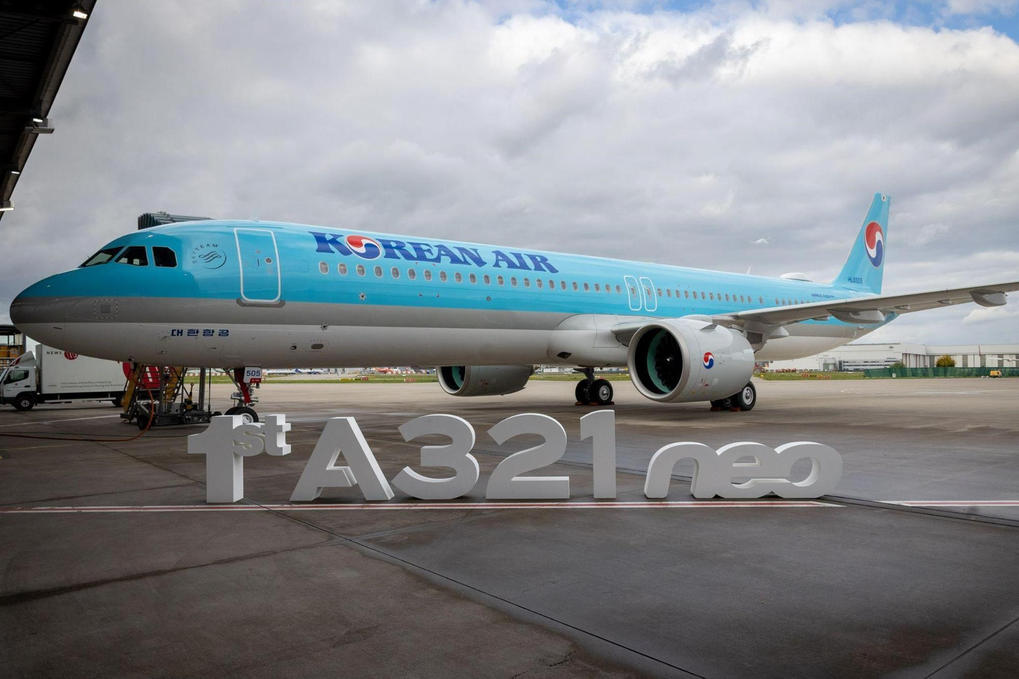 Korean Air receives first A321neo, debuts new short-haul interiors 