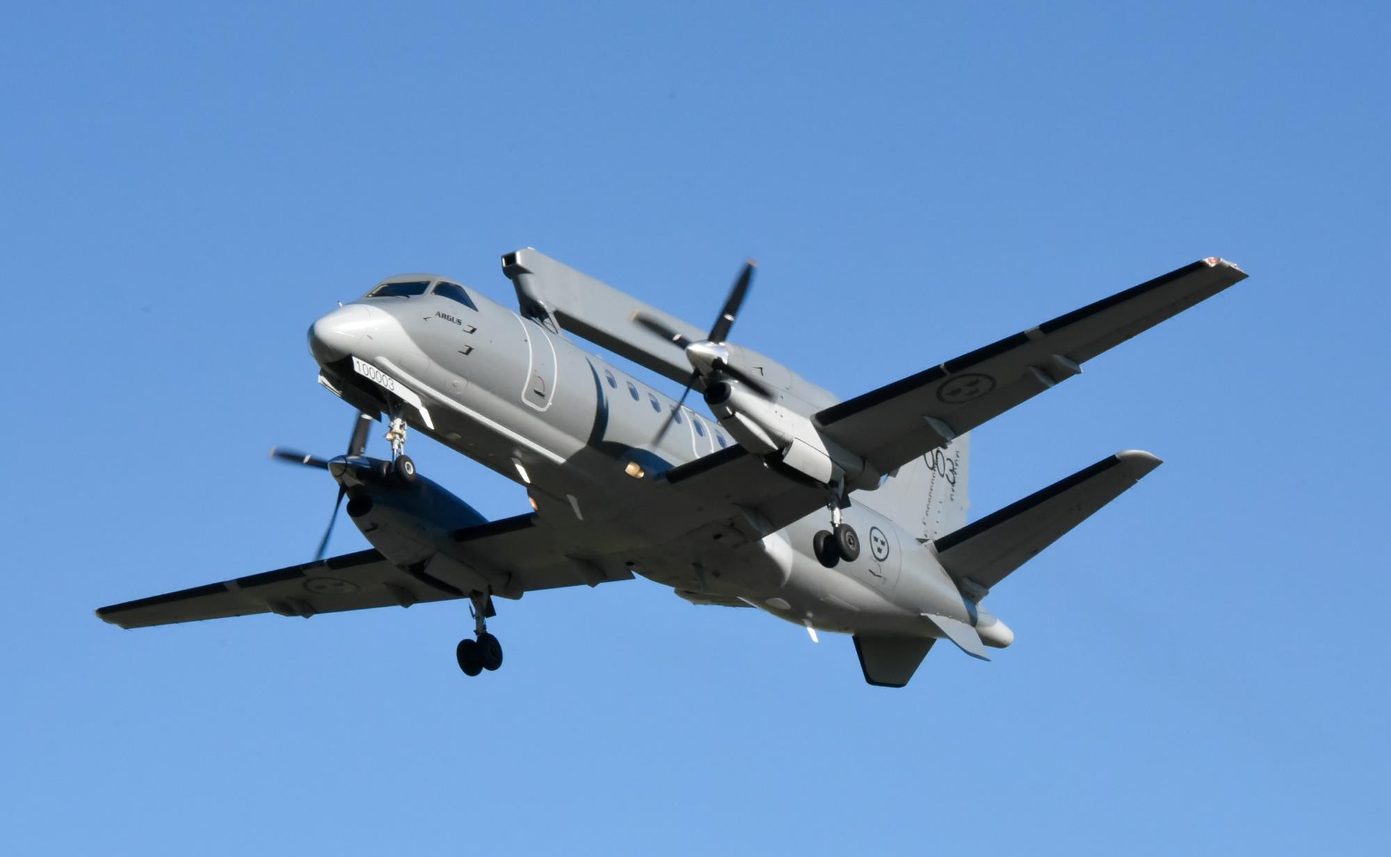 CBSHerpa B737 3機とSaab340クリスマス版 2+ Hundred Saab 340 Royalty-Free Images, Stock Photos