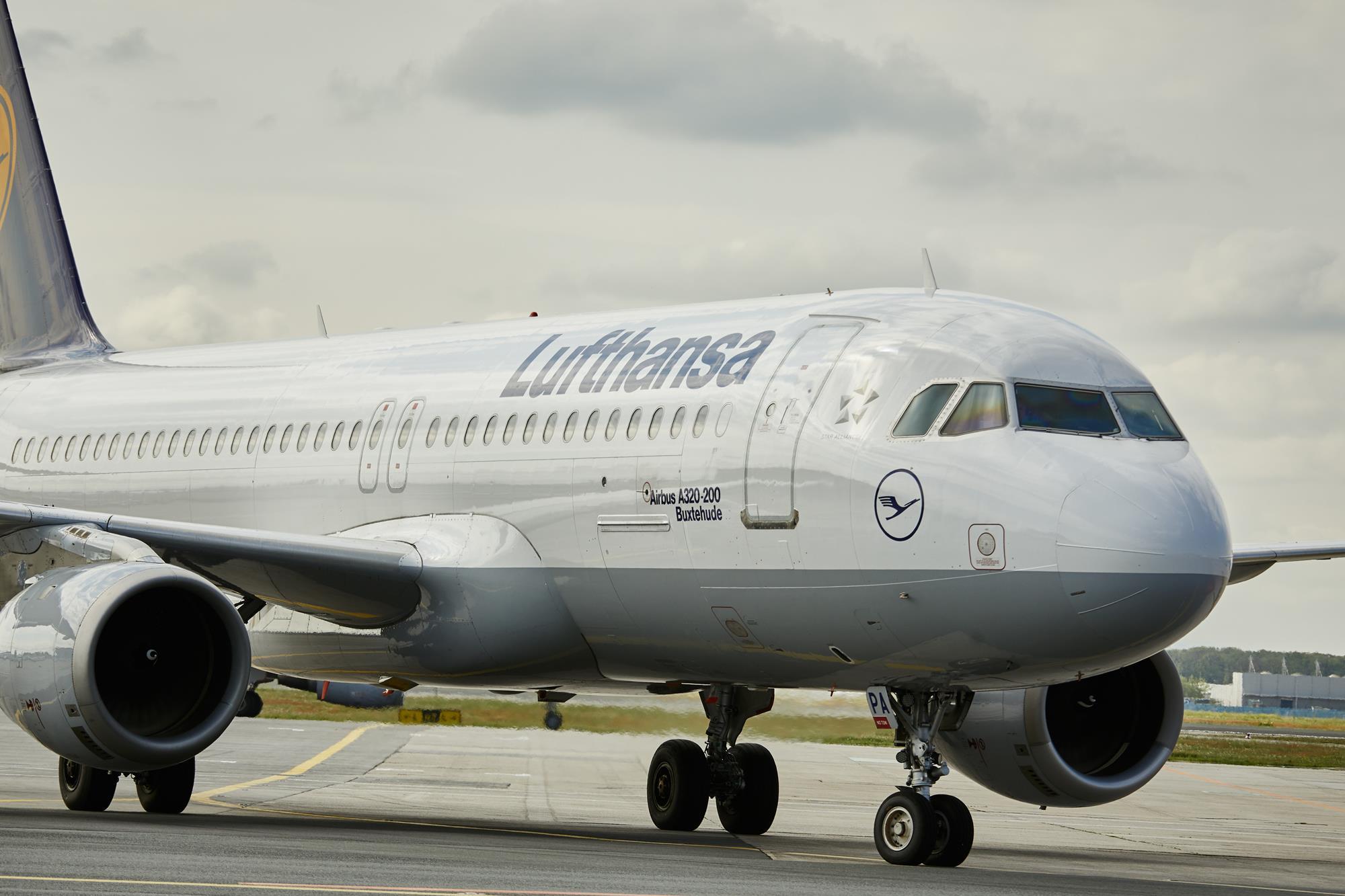 Lufthansa raises €600m from sale-and-leaseback on a dozen