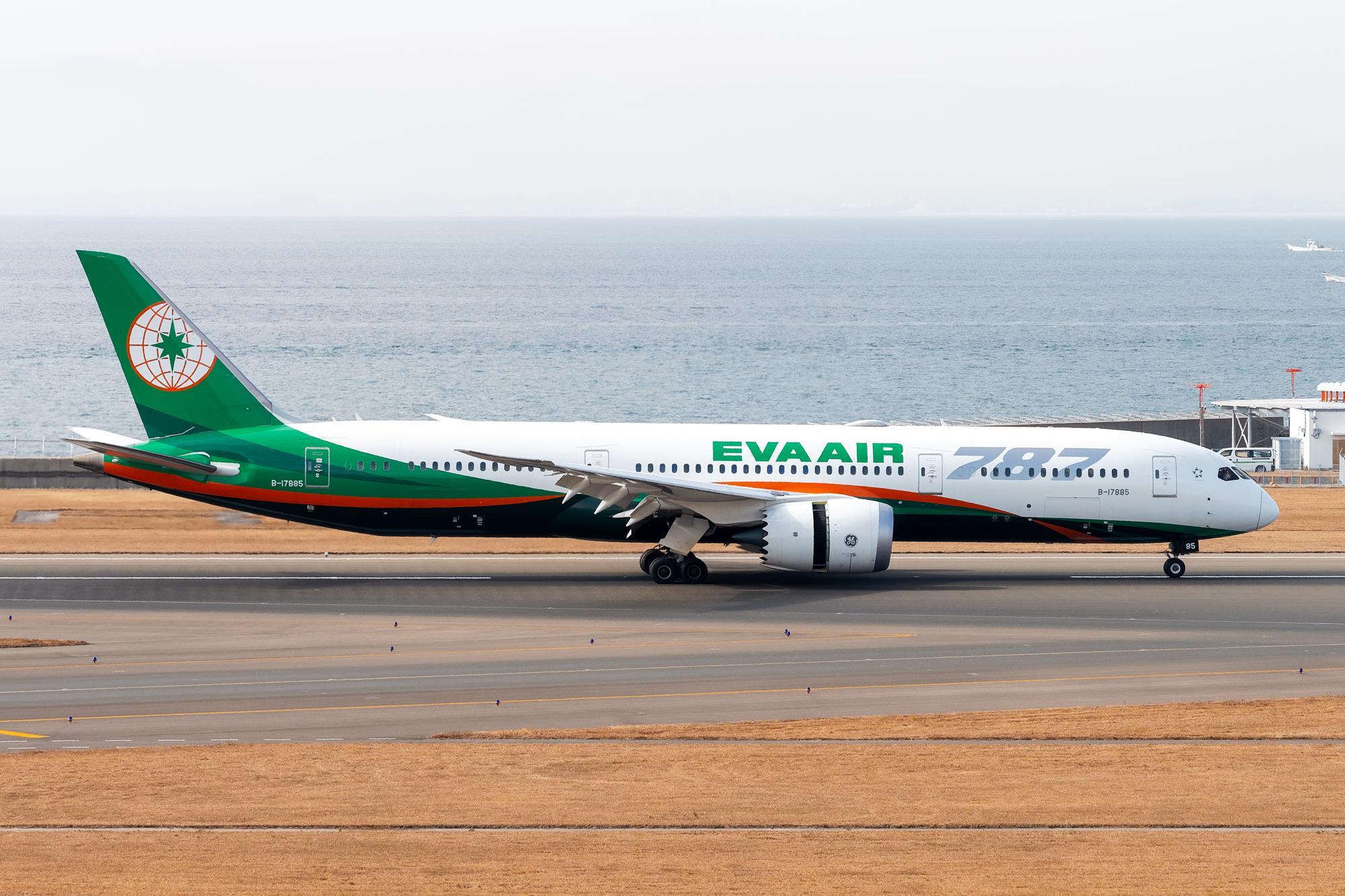 EVA Air buys five 787s in $1.8 billion deal | News | Flight