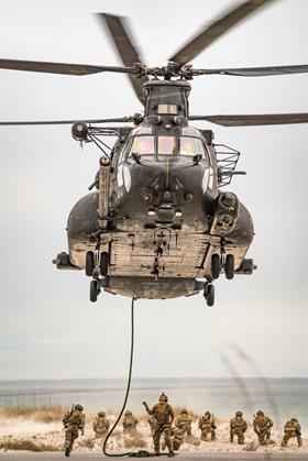 MH-47G fast rope c 160th SOAR US Army