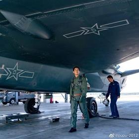 Chengdu J-20 pilot inspection