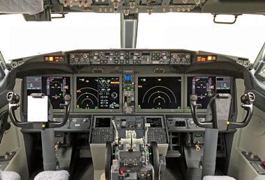 Max cockpit-c-AirTeamImages