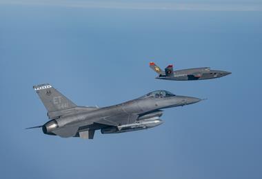 F-16C with XQ-58A c USMC