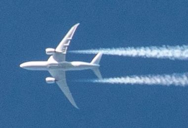 contrails title-c-Ben Klewais Unsplash