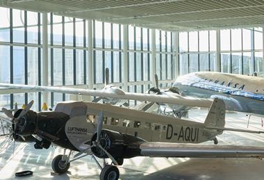 Ju 52 and L-1649 title-c-Lufthansa