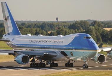 air force one-c-Karolis Kavolelis shutterstock