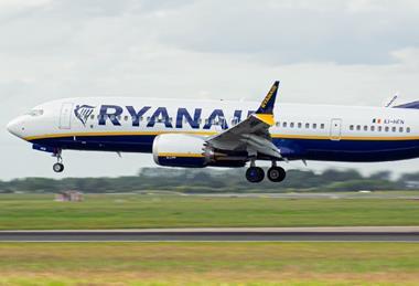 Ryanair Max 8-200 title-c-Ryanair