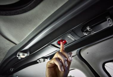 Cirrus_SR G7  Photo_Safe Return_Button Press-2