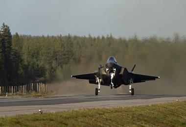 USAF F-35A road landing in Finland_2 c US Army