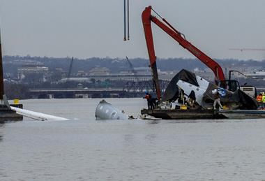 CRJ wreckage recovery cranes Washington-c-NTSB