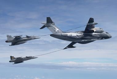 KC-390 refuelling Gripen Es