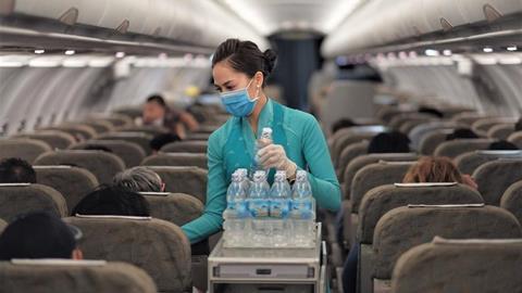 Vietnam-Airlines-In-flight-service-on-South-Korean-routes-over-coronavirus-outbreak-916x516