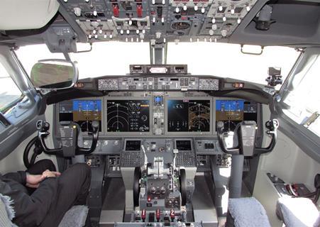 B737 Max 8 cockpit
