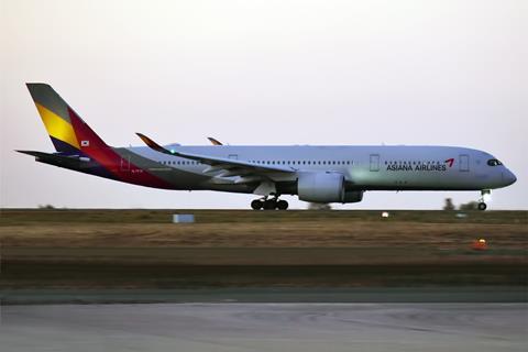 Asiana_Airlines,_HL7578,_Airbus_A350-941_(49589578567)