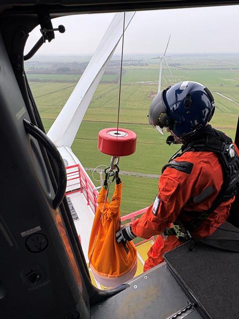 Avincis KN winching 2-c-Dominic Perry_FlightGlobal