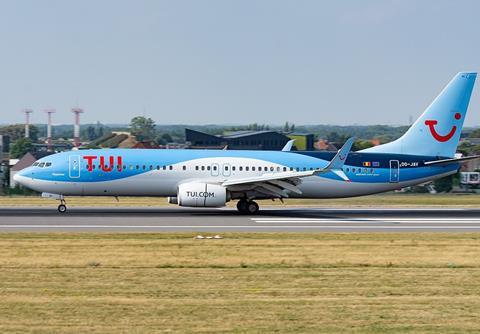 TUI 737 OO-JAV-c-Gerard van der Schaaf Creative Commons