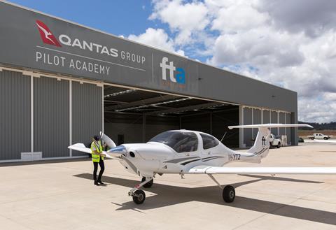 Qantas DA40